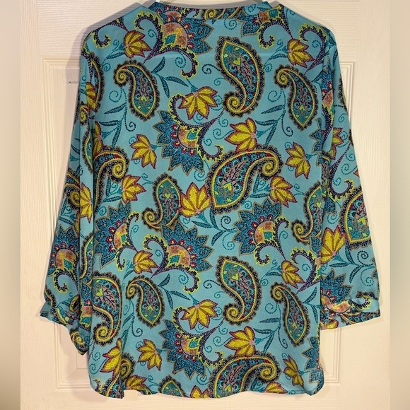 LIZ‎ CLAIBORNE TEAL/AQUA/PINK/YELLOW PAISLEY HIDDEN BUTTON TUNIC TOP SIZE L - Picture 2 of 4